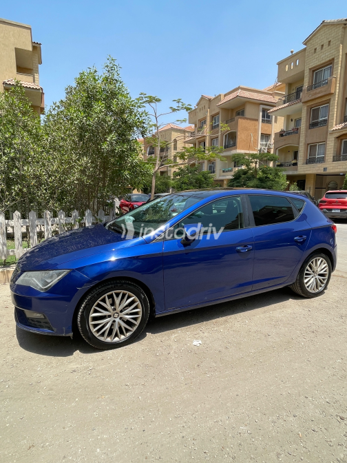 Seat Leon 2019 Blue Automatic Used for Sale in Giza - 7