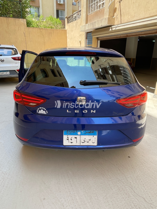 Seat Leon 2019 Blue Automatic Used for Sale in Giza - 10
