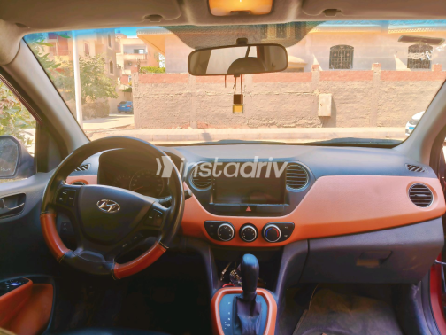 Hyundai Grand i10 2016 White Automatic Used for Sale in Cairo - 2
