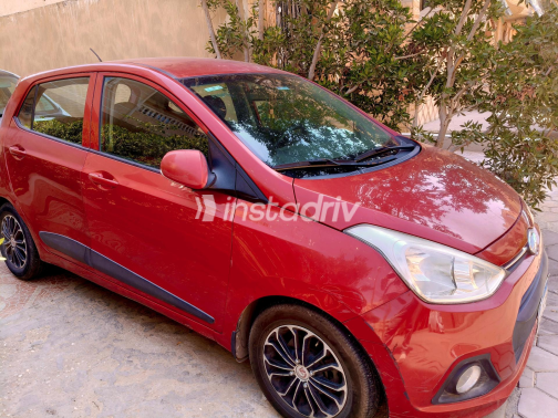 Hyundai Grand i10 2016 White Automatic Used for Sale in Cairo - 4