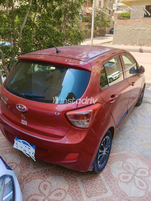 Hyundai Grand i10 2016 White Automatic Used for Sale in Cairo - 5