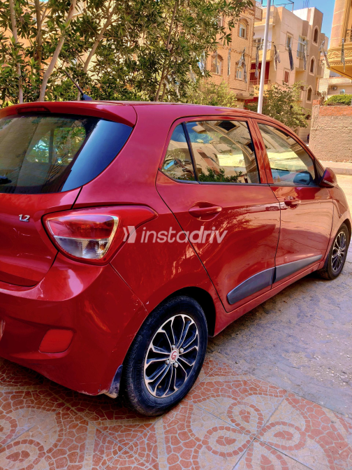 Hyundai Grand i10 2016 White Automatic Used for Sale in Cairo - 7