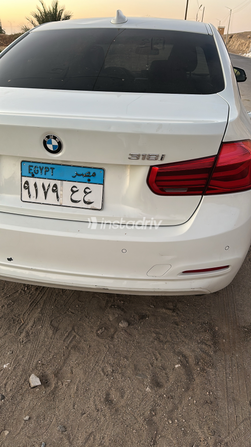 بي ام دبليو 318 2019 أبيض أوتوماتيك مستعملة للبيع في الجيزة - 4