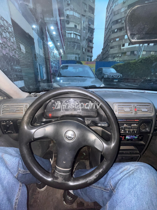 Opel Vectra 1995 White Manual Used for Sale in Cairo - 1