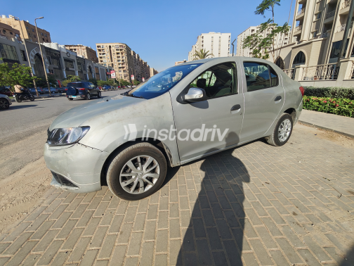 Renault Logan 2017 Silver Automatic Used for Sale in Nasr city - 3