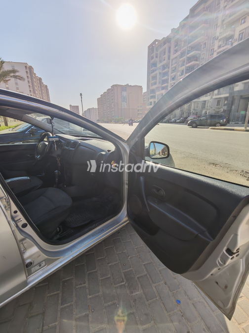 Renault Logan 2017 Silver Automatic Used for Sale in Nasr city - 4