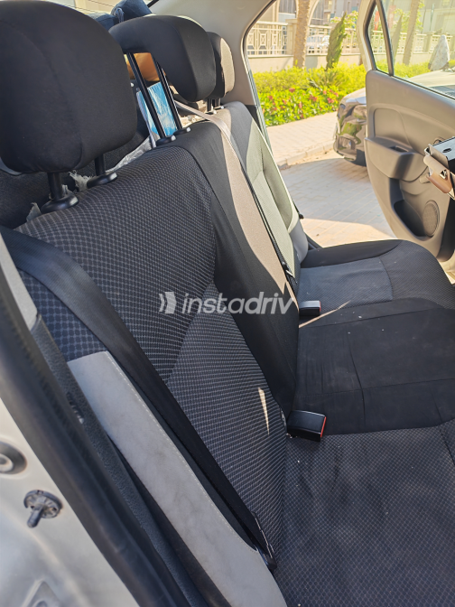Renault Logan 2017 Silver Automatic Used for Sale in Nasr city - 6