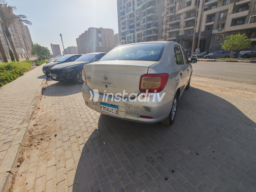 Renault Logan 2017 Silver Automatic Used for Sale in Nasr city - 7