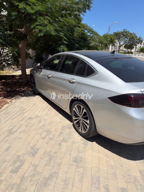 Opel Insignia 2019 Silver Automatic Used for Sale in Cairo - 7