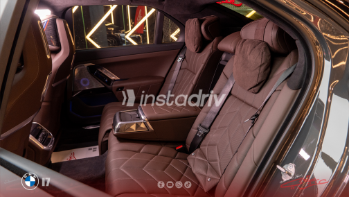 بي ام دبليو اى 7 2023 رمادي أوتوماتيك مستعملة للبيع في القاهرة - 5