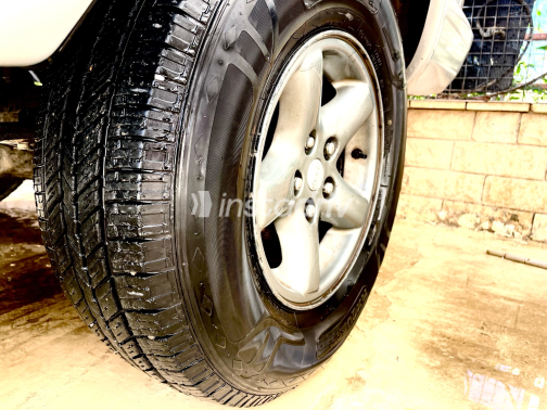Jeep Cherokee 2002 Silver Automatic Used for Sale in Hurghada - 4