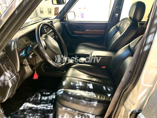 Jeep Cherokee 2002 Silver Automatic Used for Sale in Hurghada - 7