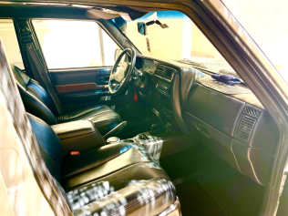 Jeep Cherokee 2002 Silver Automatic Used for Sale in Hurghada