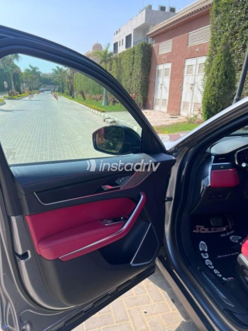 Jaguar F-Pace 2024 Gray Automatic Used for Sale in Cairo - 4
