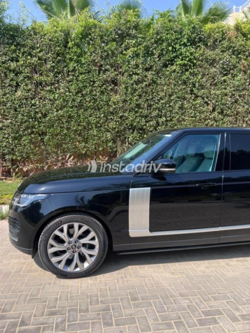 Land Rover Range Rover Vogue 2021 Black Automatic Used for Sale in Cairo - 3