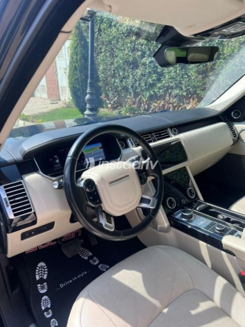 Land Rover Range Rover Vogue 2021 Black Automatic Used for Sale in Cairo - 6