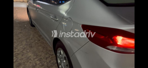 هيونداي إلنترا اى دى 2019 فضي أوتوماتيك مستعملة للبيع في شرم الشيخ - 2