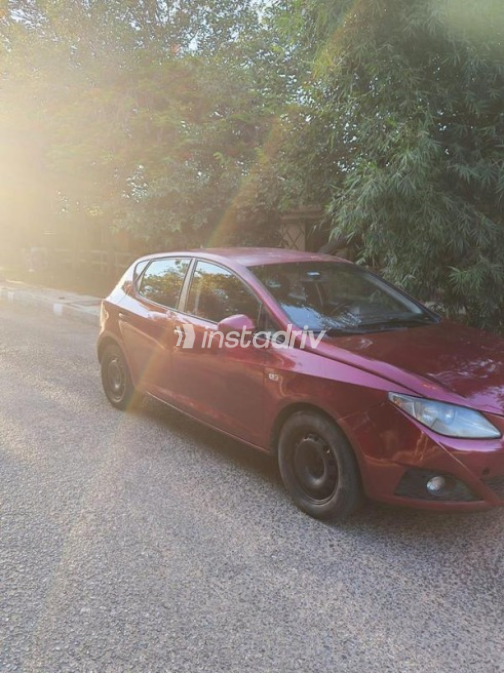 Seat Ibiza 2011 Dark Red Automatic Used for Sale in Giza - 2