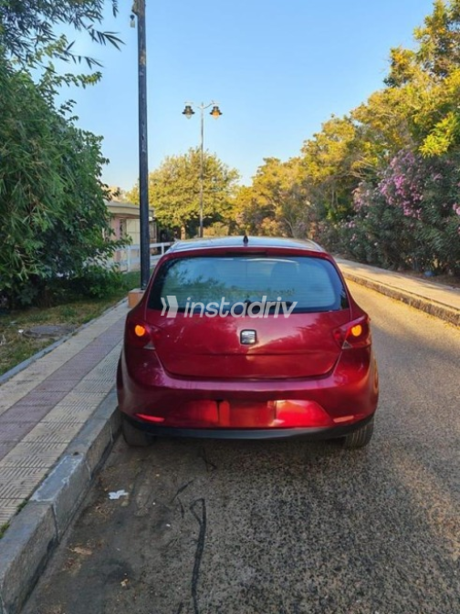 Seat Ibiza 2011 Dark Red Automatic Used for Sale in Giza - 4