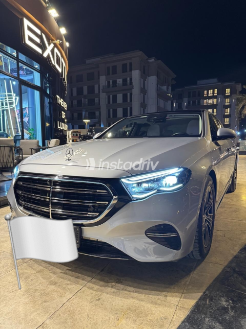 مرسيدس E 200 2024 فضي أوتوماتيك مستعملة للبيع في القاهرة - 2