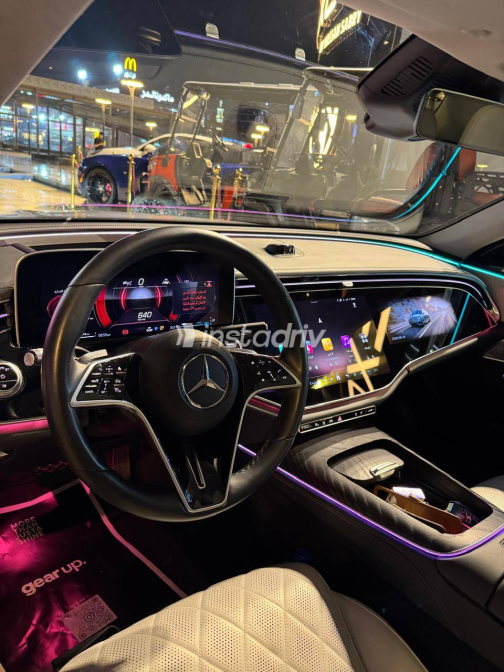مرسيدس E 200 2024 فضي أوتوماتيك مستعملة للبيع في القاهرة - 5