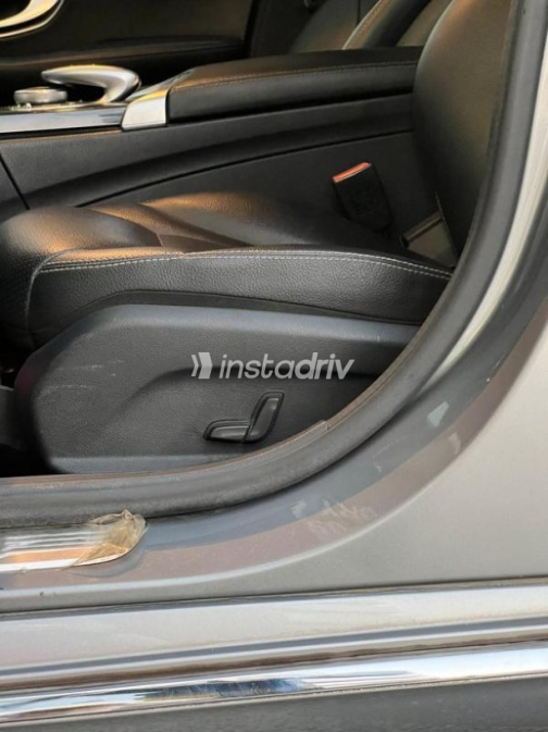Mercedes C 180 2015 Silver Automatic Used for Sale in Cairo - 3