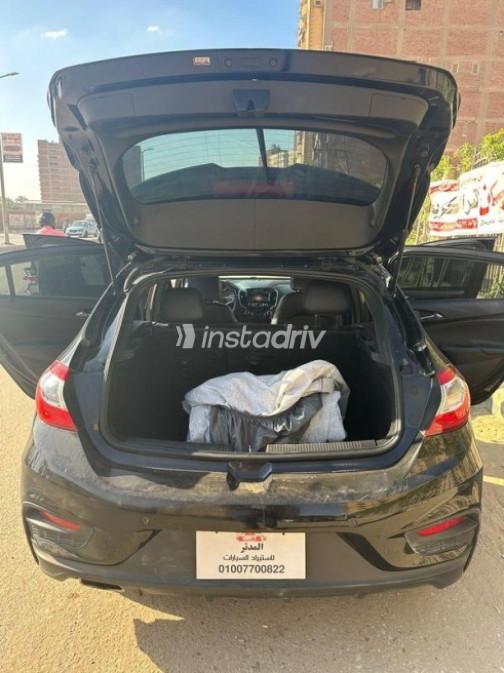 Chevrolet Cruze 2017 White Automatic Used for Sale in Greater Cairo ( Cairo + Giza) - 5