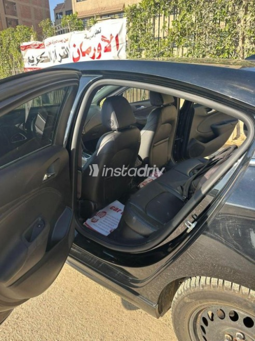 Chevrolet Cruze 2017 White Automatic Used for Sale in Greater Cairo ( Cairo + Giza) - 7