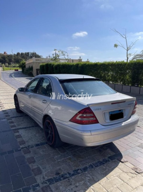 Mercedes C 230 2006 Silver Automatic Used for Sale in Alexandria - 6