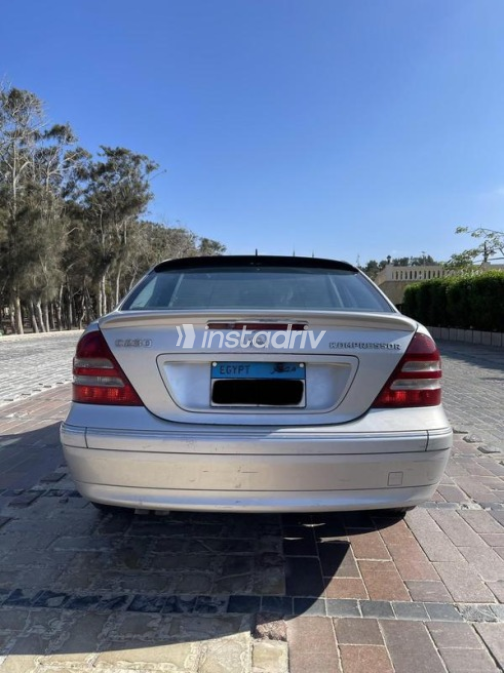 Mercedes C 230 2006 Silver Automatic Used for Sale in Alexandria - 8