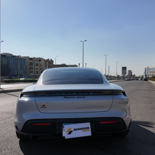 بورش تايكان 2024 أبيض أوتوماتيك مستعملة للبيع في القاهرة