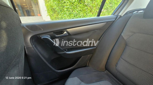 Volkswagen Passat 2011 Silver Automatic Used for Sale in Sheikh Zayed City - 1