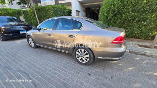 Volkswagen Passat 2011 Silver Automatic Used for Sale in Sheikh Zayed City - 2