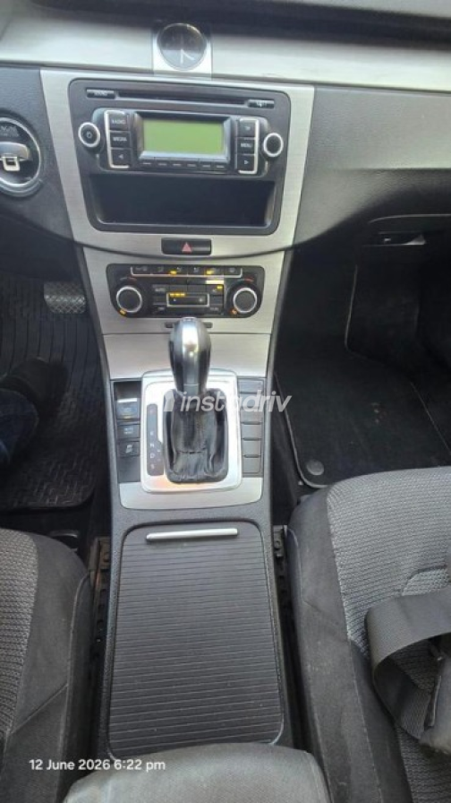 Volkswagen Passat 2011 Silver Automatic Used for Sale in Sheikh Zayed City - 5