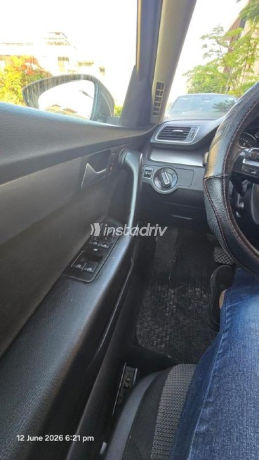 Volkswagen Passat 2011 Silver Automatic Used for Sale in Sheikh Zayed City - 6