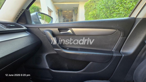 Volkswagen Passat 2011 Silver Automatic Used for Sale in Sheikh Zayed City - 8