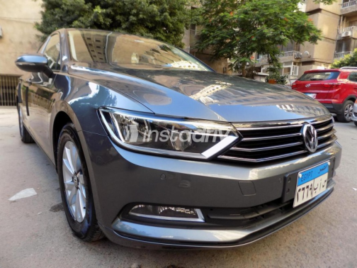 Volkswagen Passat 2017 Gray Automatic Used for Sale in Greater Cairo ( Cairo + Giza) - 2