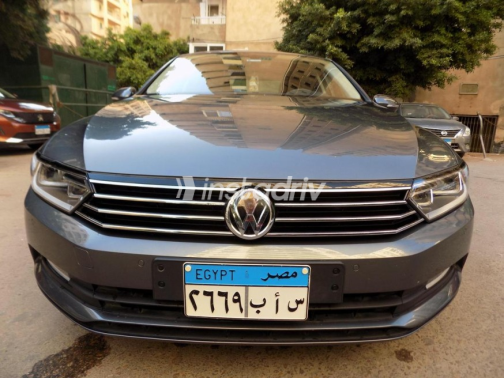 Volkswagen Passat 2017 Gray Automatic Used for Sale in Greater Cairo ( Cairo + Giza) - 3