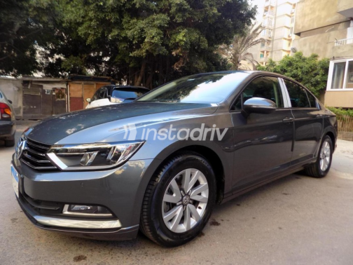 Volkswagen Passat 2017 Gray Automatic Used for Sale in Greater Cairo ( Cairo + Giza) - 4