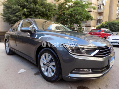 Volkswagen Passat 2017 Gray Automatic Used for Sale in Greater Cairo ( Cairo + Giza) - 5