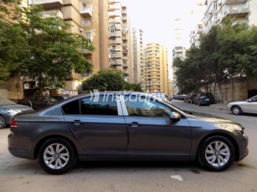 Volkswagen Passat 2017 Gray Automatic Used for Sale in Greater Cairo ( Cairo + Giza) - 6
