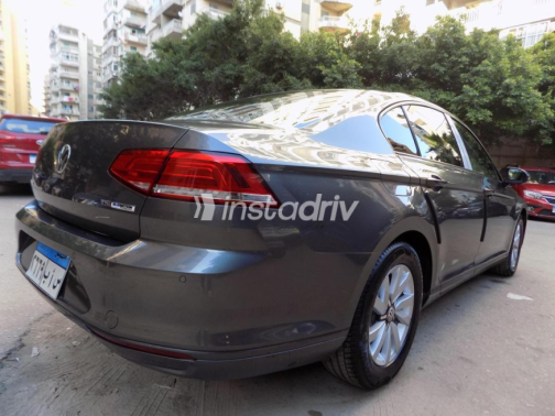 Volkswagen Passat 2017 Gray Automatic Used for Sale in Greater Cairo ( Cairo + Giza) - 7