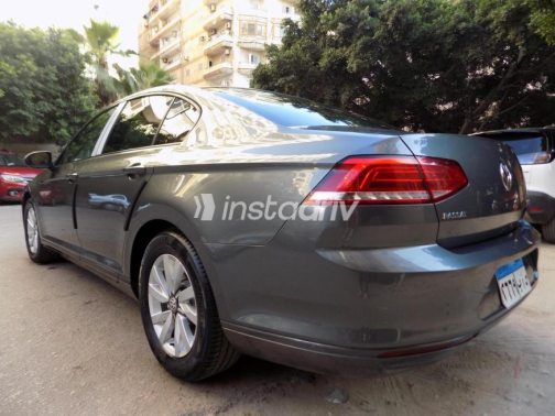 Volkswagen Passat 2017 Gray Automatic Used for Sale in Greater Cairo ( Cairo + Giza) - 8