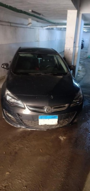 اوبل أسترا 2014 رمادي غامق أوتوماتيك مستعملة للبيع في الإسكندرية