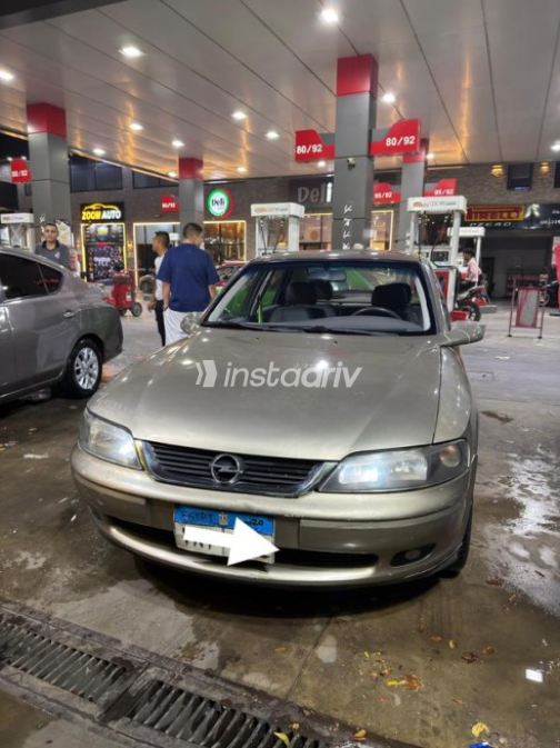 Opel Vectra 2003 Gold Automatic Used for Sale in El Manial - 1