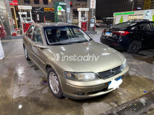 Opel Vectra 2003 Gold Automatic Used for Sale in El Manial - 3