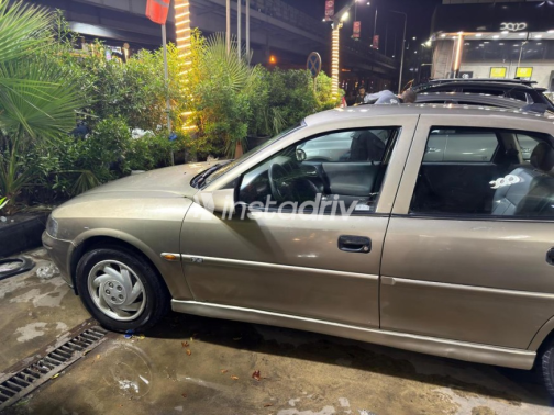 Opel Vectra 2003 Gold Automatic Used for Sale in El Manial - 6
