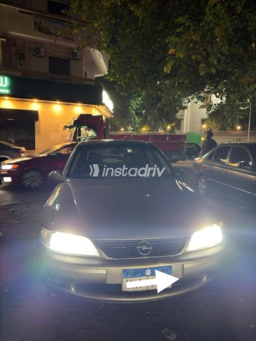 Opel Vectra 2003 Gold Automatic Used for Sale in El Manial - 9