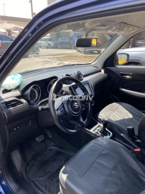 سوزوكى سويفت 2022 أزرق غامق أوتوماتيك مستعملة للبيع في 6 أكتوبر - 8