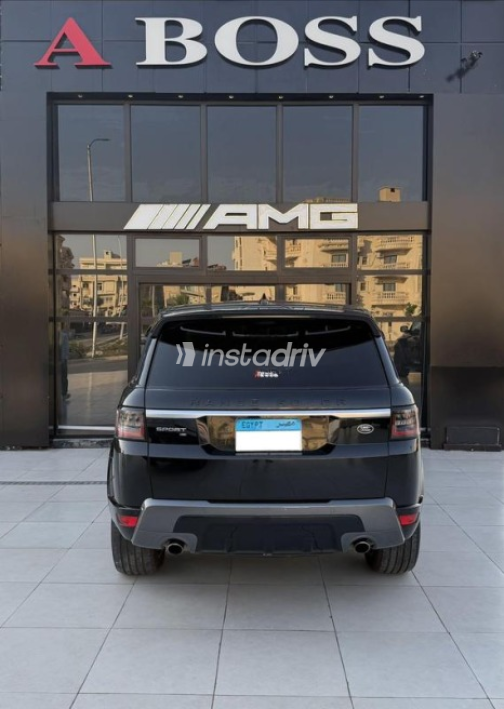 Land Rover Range Rover Sport 2022 Black Automatic Used for Sale in Sheikh Zayed City - 4